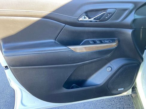 Used 2019 GMC Acadia SLE image 12