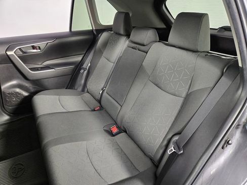 Used 2022 Toyota RAV4 XLE w/ Convenience Package FWD image 16