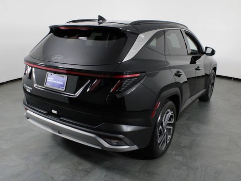 Certified 2025 Hyundai Tucson Limited FWD image 16