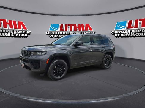 New 2026 Jeep Grand Cherokee Altitude RWD image 4