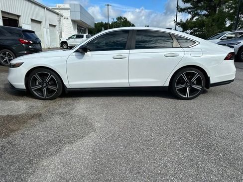 Used 2023 Honda Accord Sport image 2
