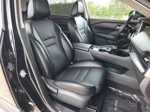Certified 2023 Nissan Rogue SV w/ SV Premium B Package FWD image 16