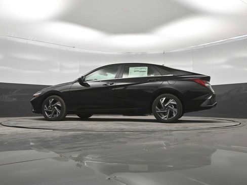 New 2026 Hyundai Elantra Limited FWD image 38