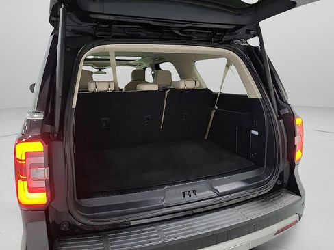 Used 2022 Ford Expedition Max Platinum AWD/4WD image 7