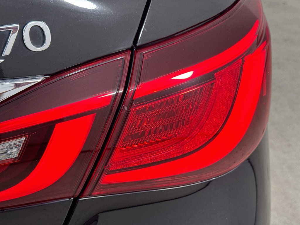 Used 2015 INFINITI Q70 3.7 w/ Technology Package RWD image 34