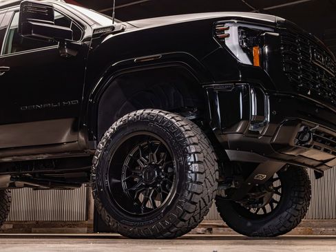 Used 2025 GMC Sierra 3500 Denali w/ Denali Reserve Package image 15