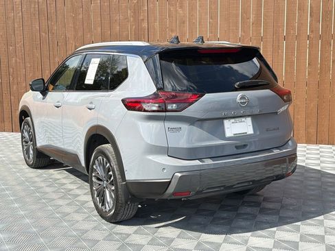 Used 2025 Nissan Rogue SL w/ Tech Package image 16