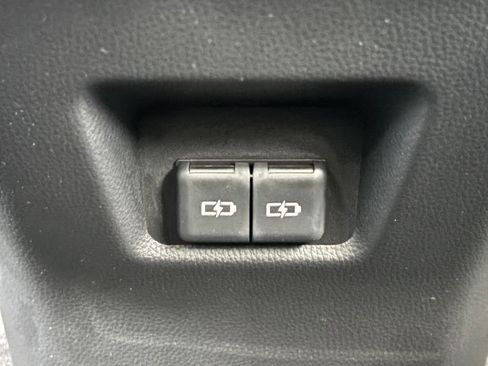 Used 2023 Toyota RAV4 XLE image 17