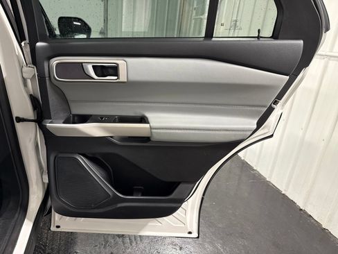 Used 2021 Ford Explorer XLT w/ Equipment Group 202A AWD/4WD image 14
