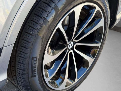 Used 2022 Bentley Bentayga image 33