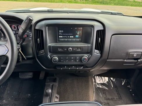Used 2018 Chevrolet Silverado 1500 Custom w/ Custom Convenience Package AWD/4WD image 2