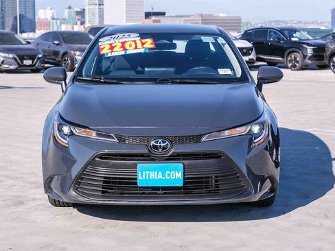 Used 2025 Toyota Corolla LE FWD image 2