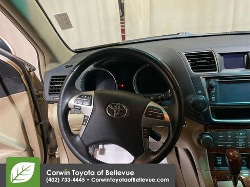 Used 2013 Toyota Highlander Limited image 22