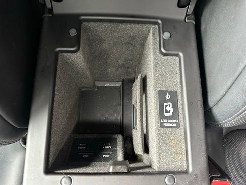 Certified 2024 Porsche Macan AWD/4WD image 27