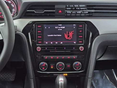 Used 2021 Volkswagen Passat 2.0T SE image 41