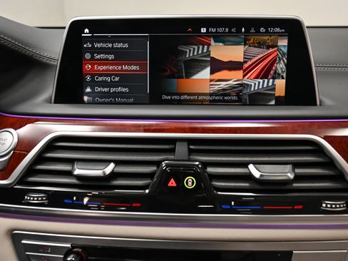 Used 2022 BMW ALPINA B7 xDrive w/ Luxury Rear Seating Package image 50