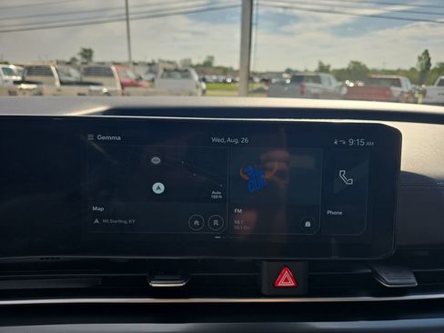 Used 2025 Kia Carnival FWD image 28