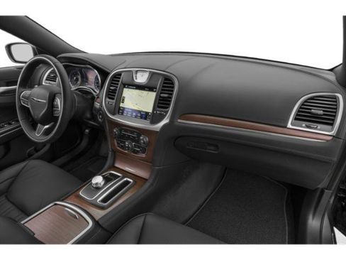 Used 2018 Chrysler 300 C w/ Safetytec Plus Group RWD image 19