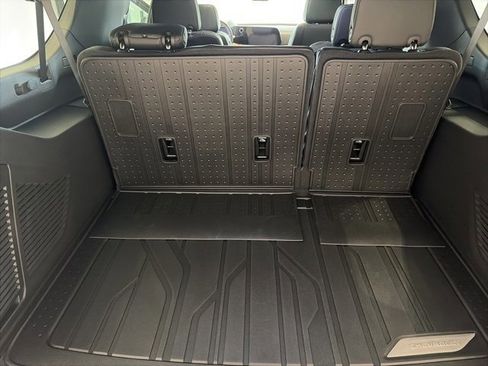 New 2026 Chevrolet Suburban High Country image 16