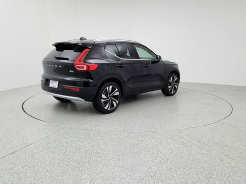 Certified 2023 Volvo XC40 B5 Ultimate w/ Protection Package Premier image 5