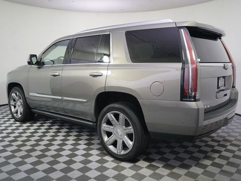 Used 2019 Cadillac Escalade Premium Luxury AWD/4WD image 3