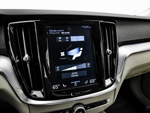 Used 2020 Volvo V60 T5 Momentum w/ Protection Package Premier image 63