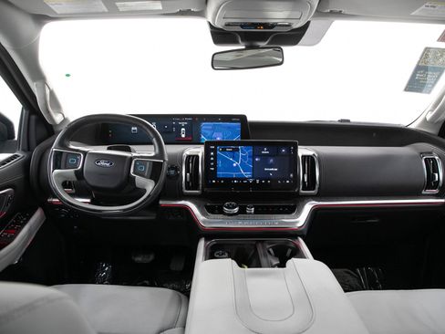 Used 2025 Ford Expedition Platinum w/ Platinum Ultimate Package AWD/4WD image 18