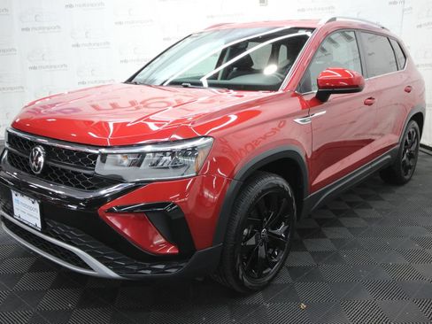 Used 2022 Volkswagen Taos SE AWD/4WD image 1