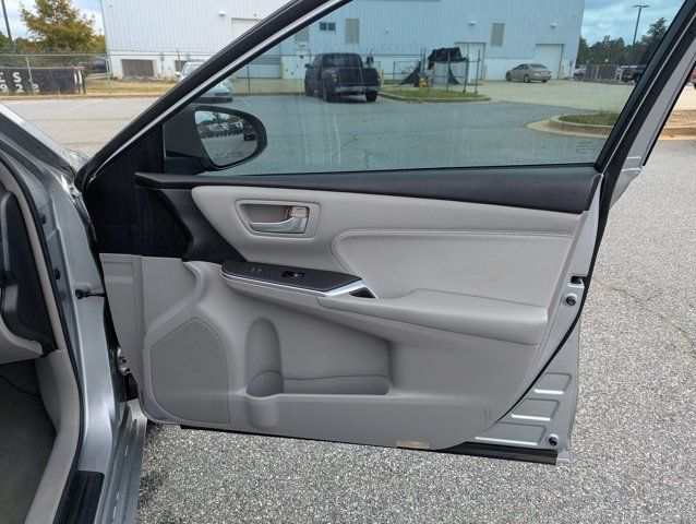 Used 2016 Toyota Camry XLE FWD image 25