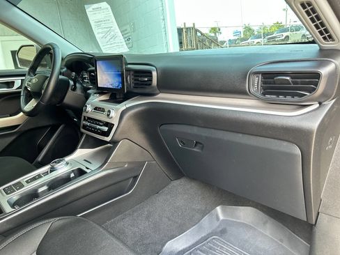 Used 2023 Ford Explorer XLT RWD image 16