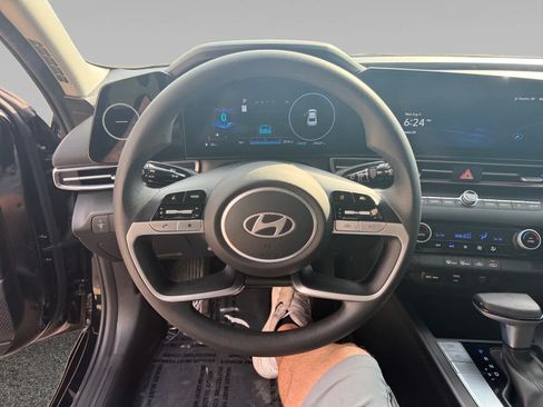 Used 2024 Hyundai Elantra SEL FWD image 13
