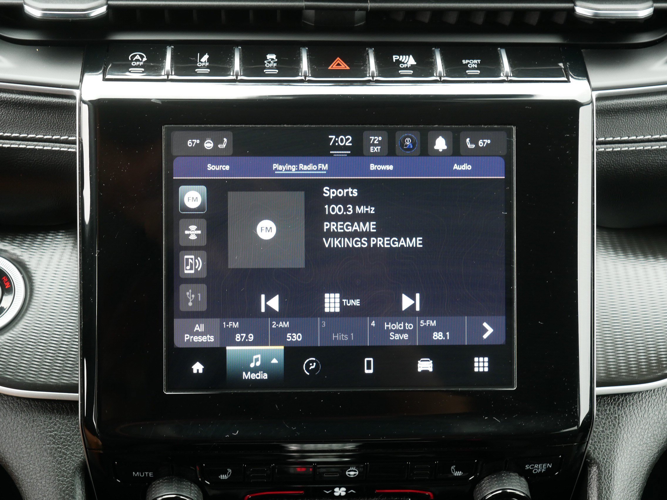 Used 2023 Jeep Grand Cherokee Laredo w/ Luxury Tech Group I AWD/4WD image 22