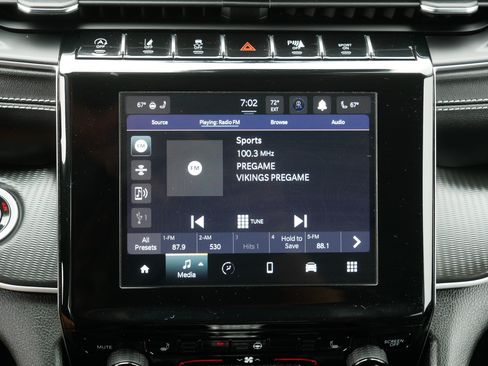 Used 2023 Jeep Grand Cherokee Laredo w/ Luxury Tech Group I AWD/4WD image 22