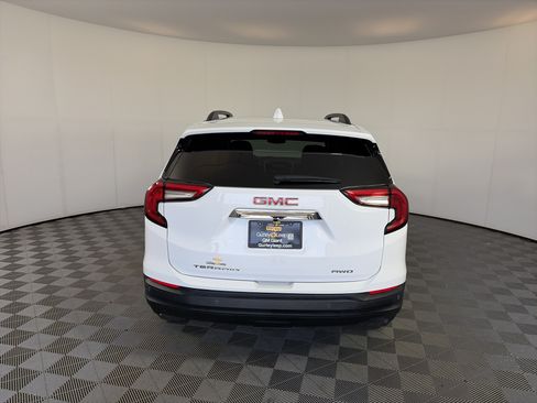 Certified 2024 GMC Terrain SLE w/ Driver Convenience Package AWD/4WD image 6