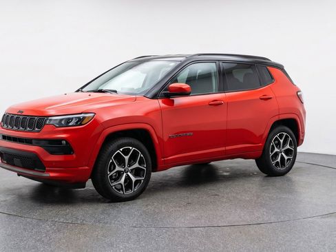 Used 2025 Jeep Compass Limited AWD/4WD image 3