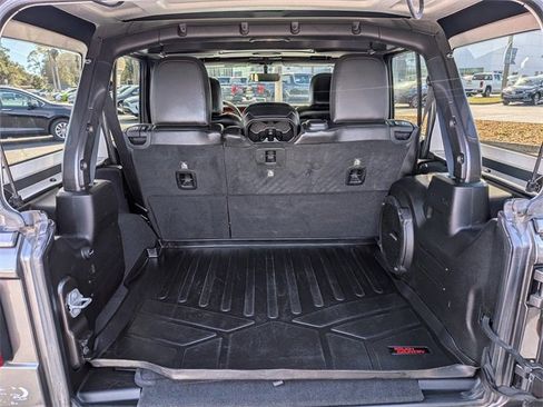 Used 2018 Jeep Wrangler Unlimited Rubicon image 11