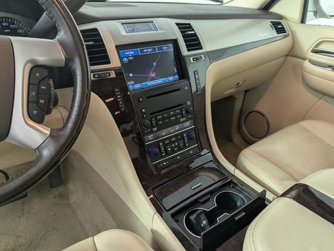 Used 2007 Cadillac Escalade AWD w/ Information Package image 12