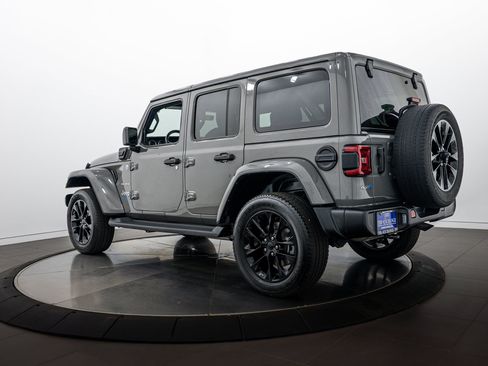 Used 2021 Jeep Wrangler Unlimited Sahara w/ Cold Weather Group AWD/4WD image 5