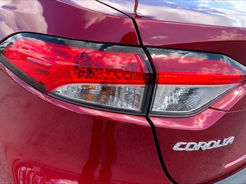 Certified 2025 Toyota Corolla LE image 28