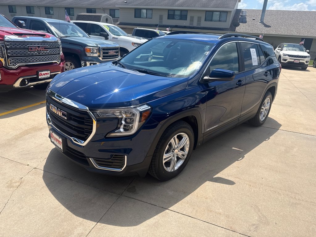 Used 2022 GMC Terrain SLE w/ Driver Convenience Package FWD image 1