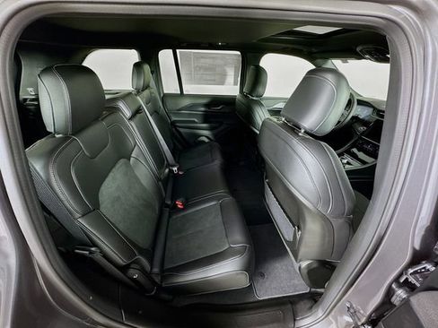 New 2025 Jeep Grand Cherokee Altitude image 30