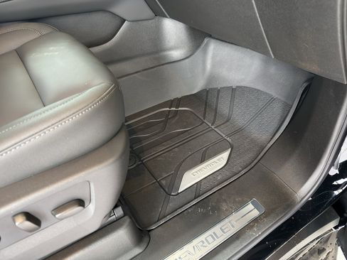 New 2026 Chevrolet Suburban LT image 27