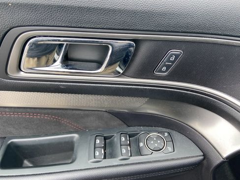 Used 2019 Ford Explorer XLT w/ Equipment Group 202A image 15