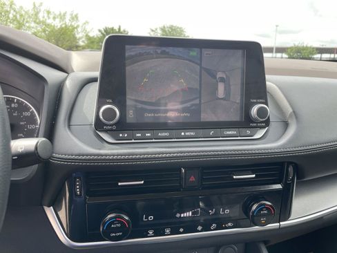 Used 2021 Nissan Rogue SV FWD image 16