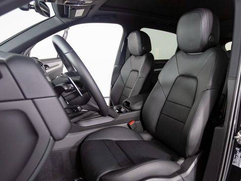 New 2026 Porsche Cayenne S image 5