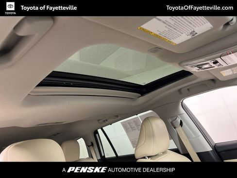 Used 2023 Toyota Highlander XLE image 6