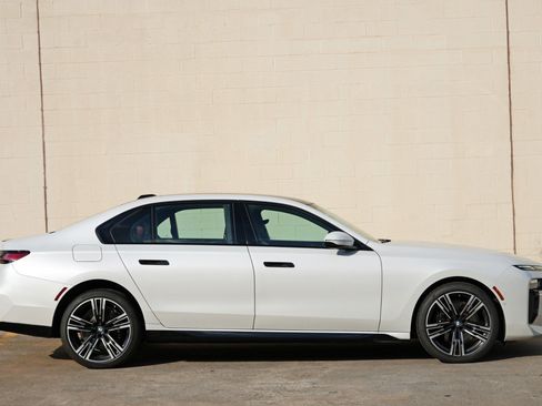 Used 2023 BMW 740i w/ Parking Assistance Package RWD image 64