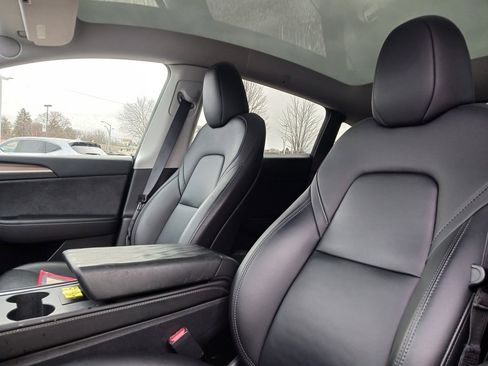 Used 2023 Tesla Model Y Long Range image 4