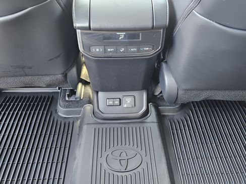 Certified 2026 Toyota Highlander Limited AWD/4WD image 11