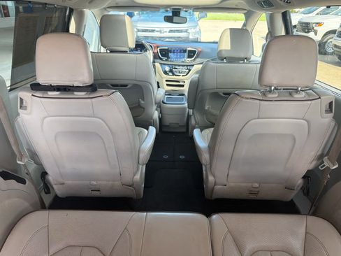 Used 2020 Chrysler Pacifica Limited FWD image 30